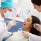 higienista en la clínica dental